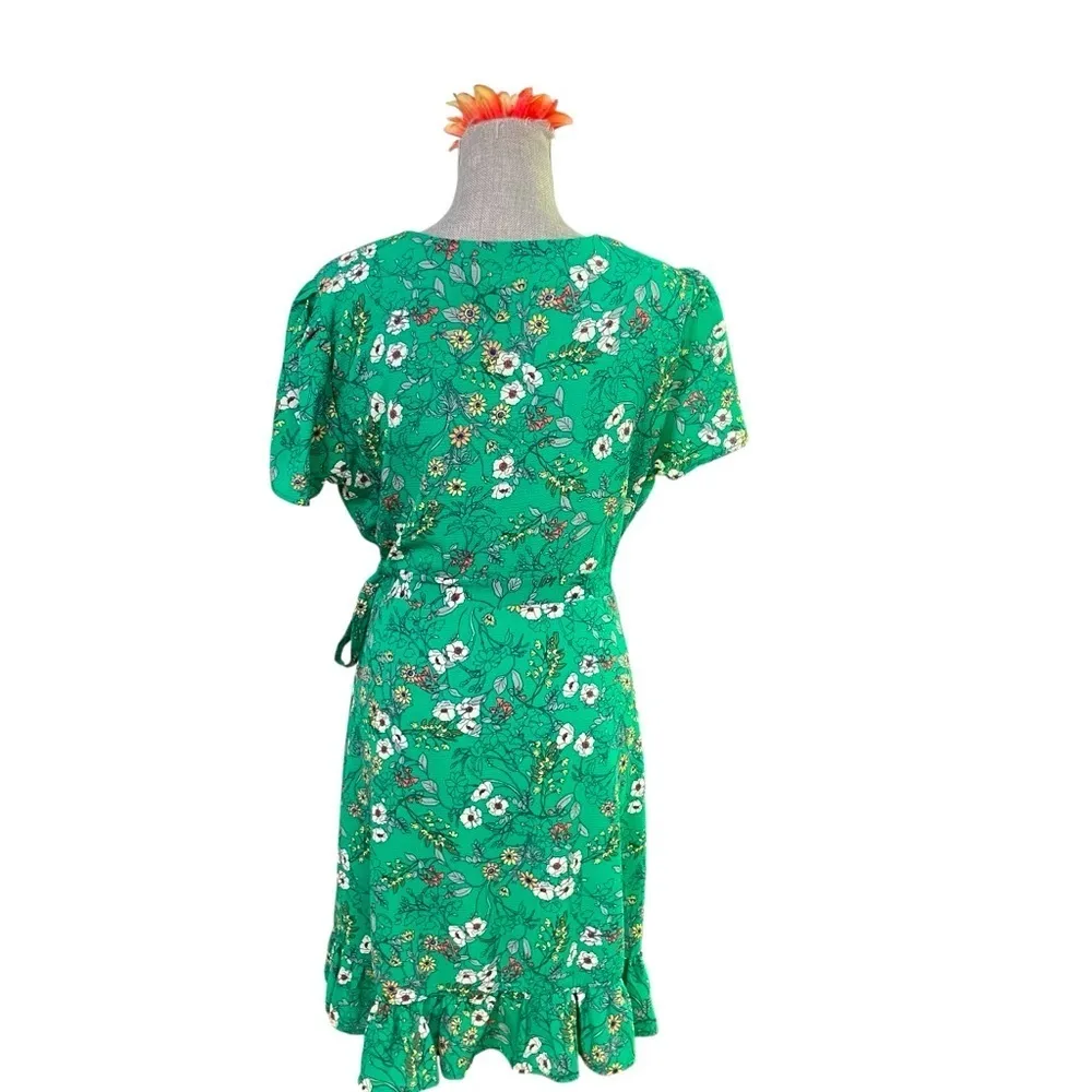 AUW Green Floral Short Sleeve Wrap Dress Womens
Size Large - Image 4