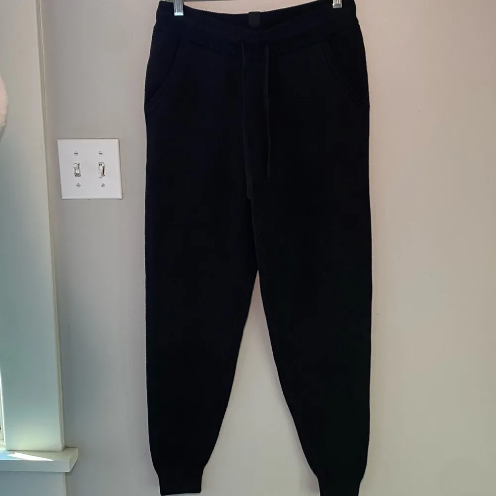 Tommy John Sweater knit lounge set in black size small. Henley sweater w joggers - Image 7