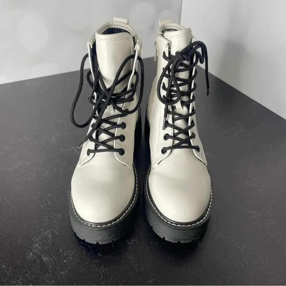 Madden Girl Carra Womens Rhinestone Lug Sole Ankle Boots White Paris Sz 5 - Image 2