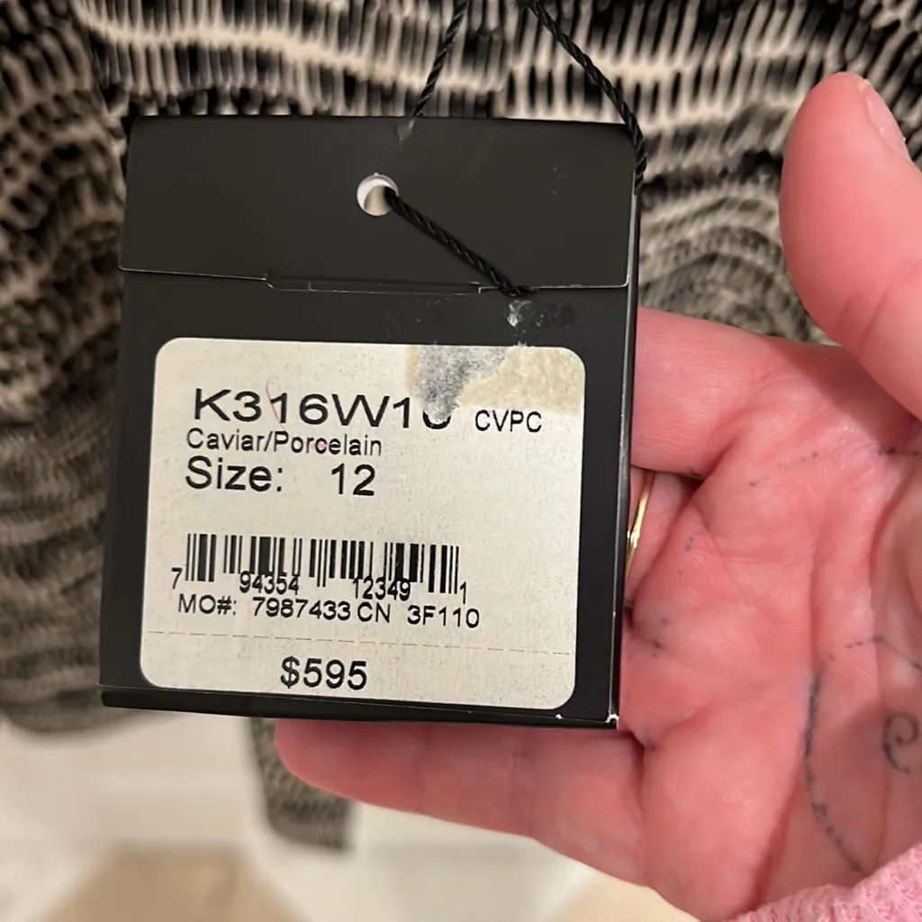 St. John Pussybow Button Up Blouse Abstract Black and White Size 12 - Image 4