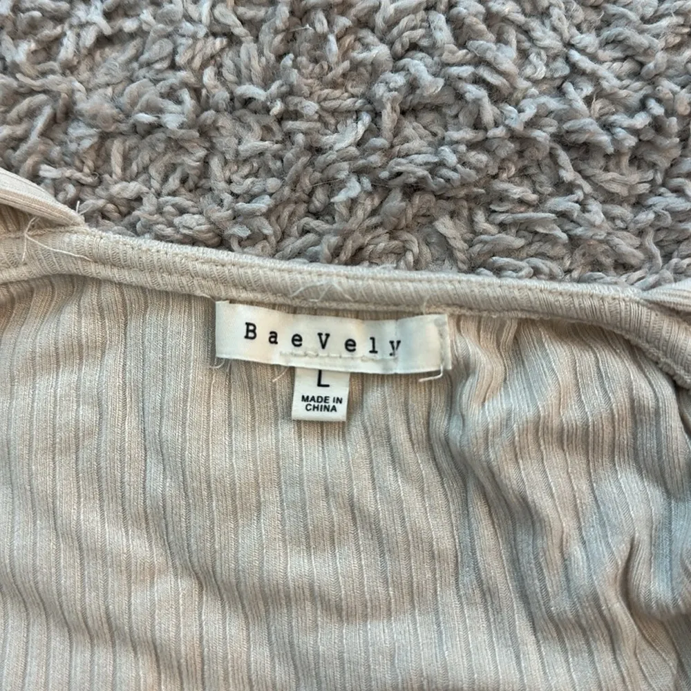 BaeVely tan cropped flowy tank top Sz L Size L - Image 3