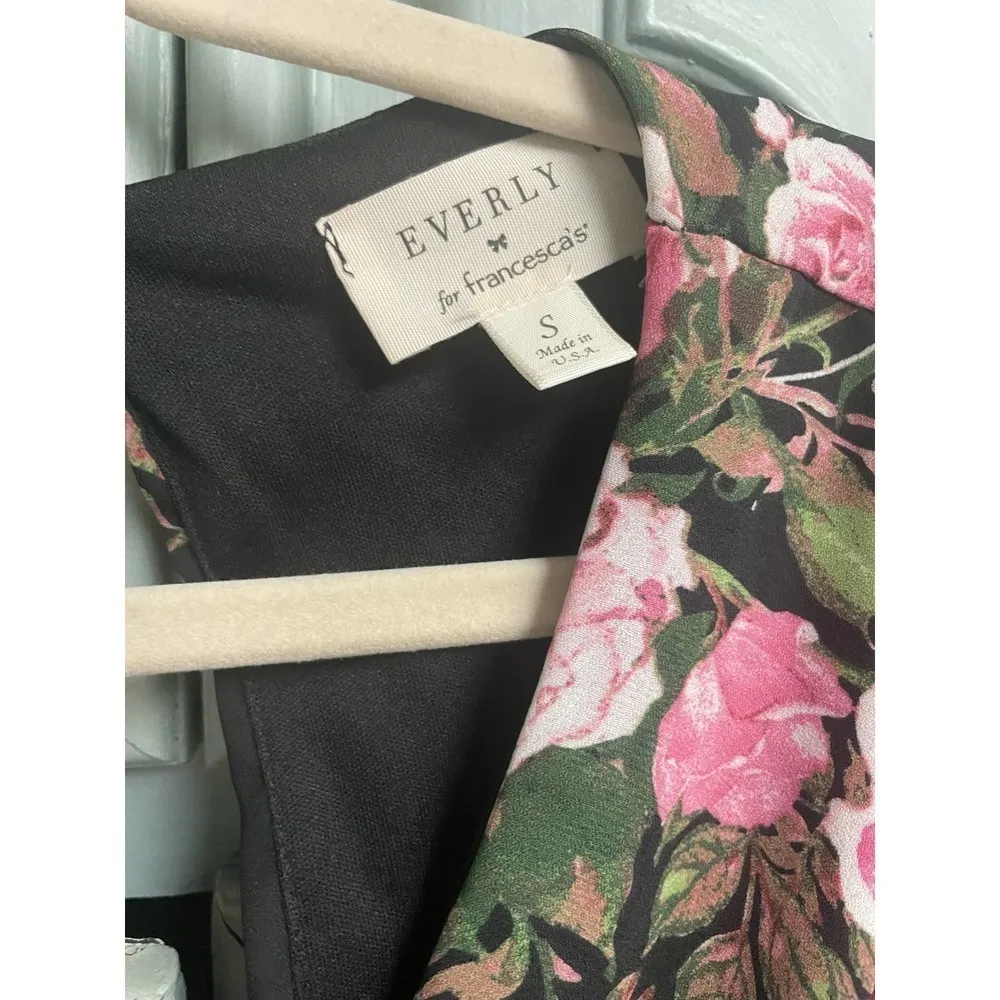 Everly floral romper shorts Small  summer dressy casual - Image 3