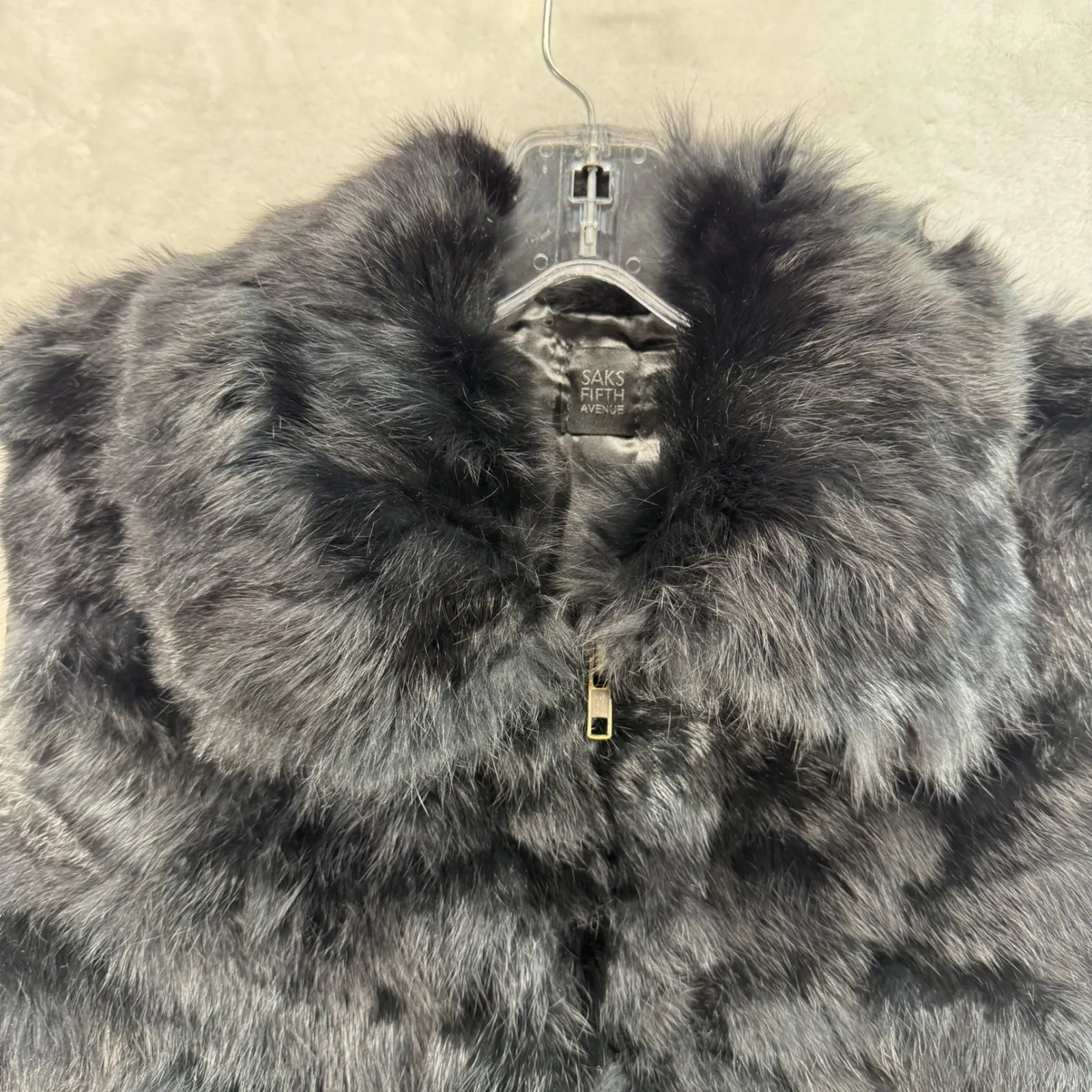 Saks Fifth Avenue genuine Rabbit Fur Vest Sleeveless Black Size S/M‎ NWOT - Image 4