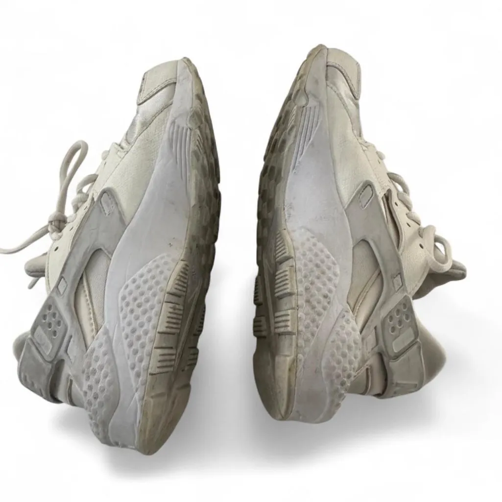 Nike Air Huarache Used Sized 7.5 - Image 6