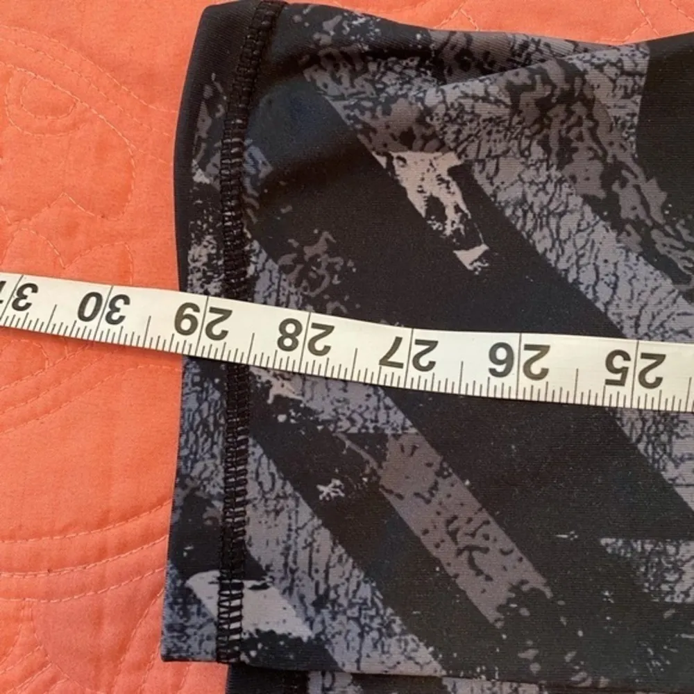 Head Womens Athleticwear Leggings Capri Size L Black White Camouflage Yoga Gym - Image 5