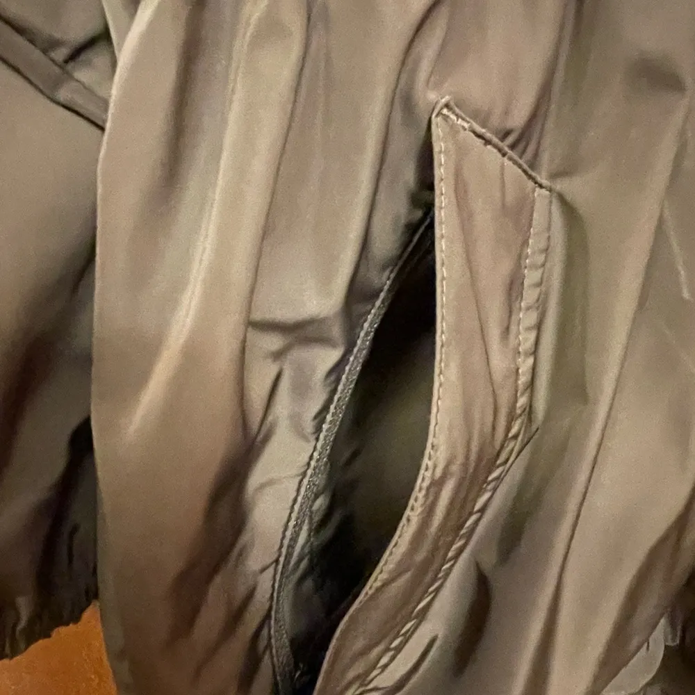 Athleta Women Olive Green Athletic Rain/Windbreaker Jacket - Image 2