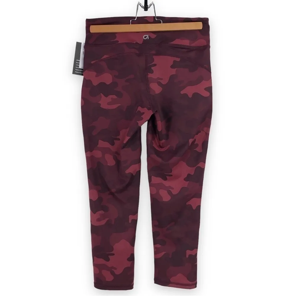 NWT - GapFit - Camo Capri-Length Legging - XS - Image 3