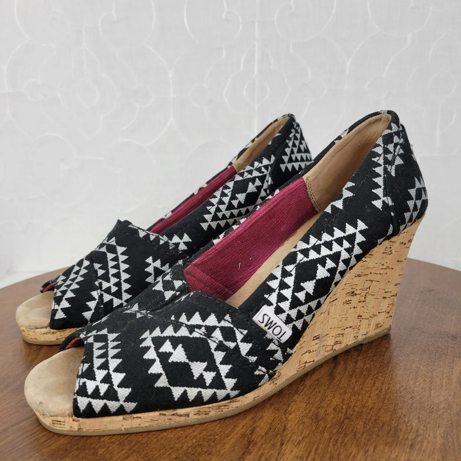TOMS Reina Tribal Wedge 8 Black White Canvas‎ Peep Toe Cork Heel Slip On Cushion - Image 2