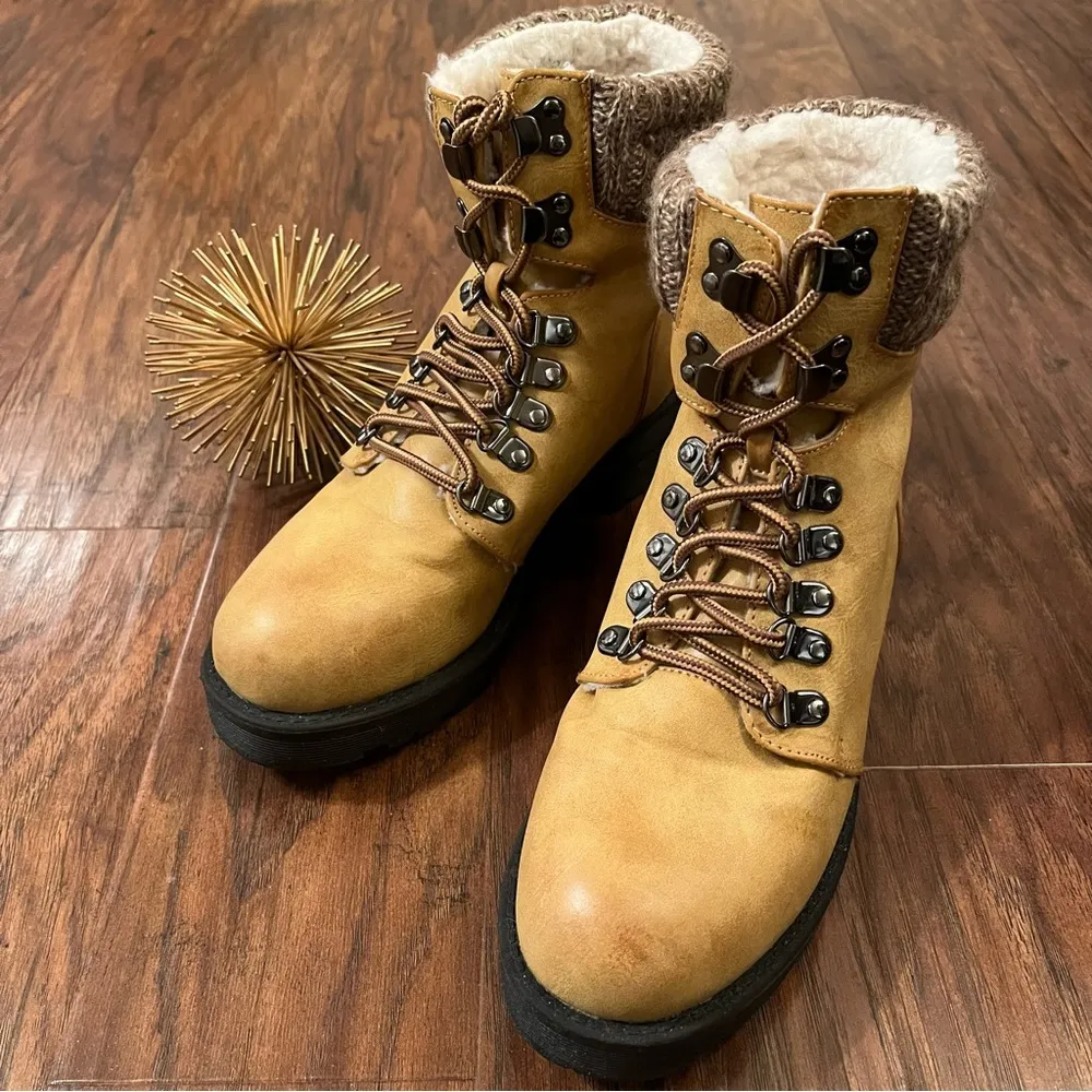 Mia Maylynn Moto Hiking Boot Tan Knit Cuff Lug Sole 7.5 - Image 2