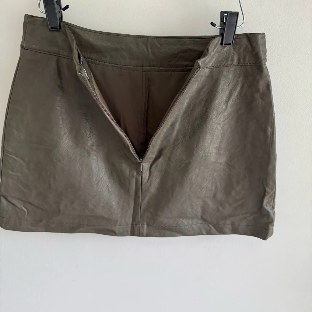 Zara Front pocket Olive Skirt vegan leather sz Med nearly new - Image 12