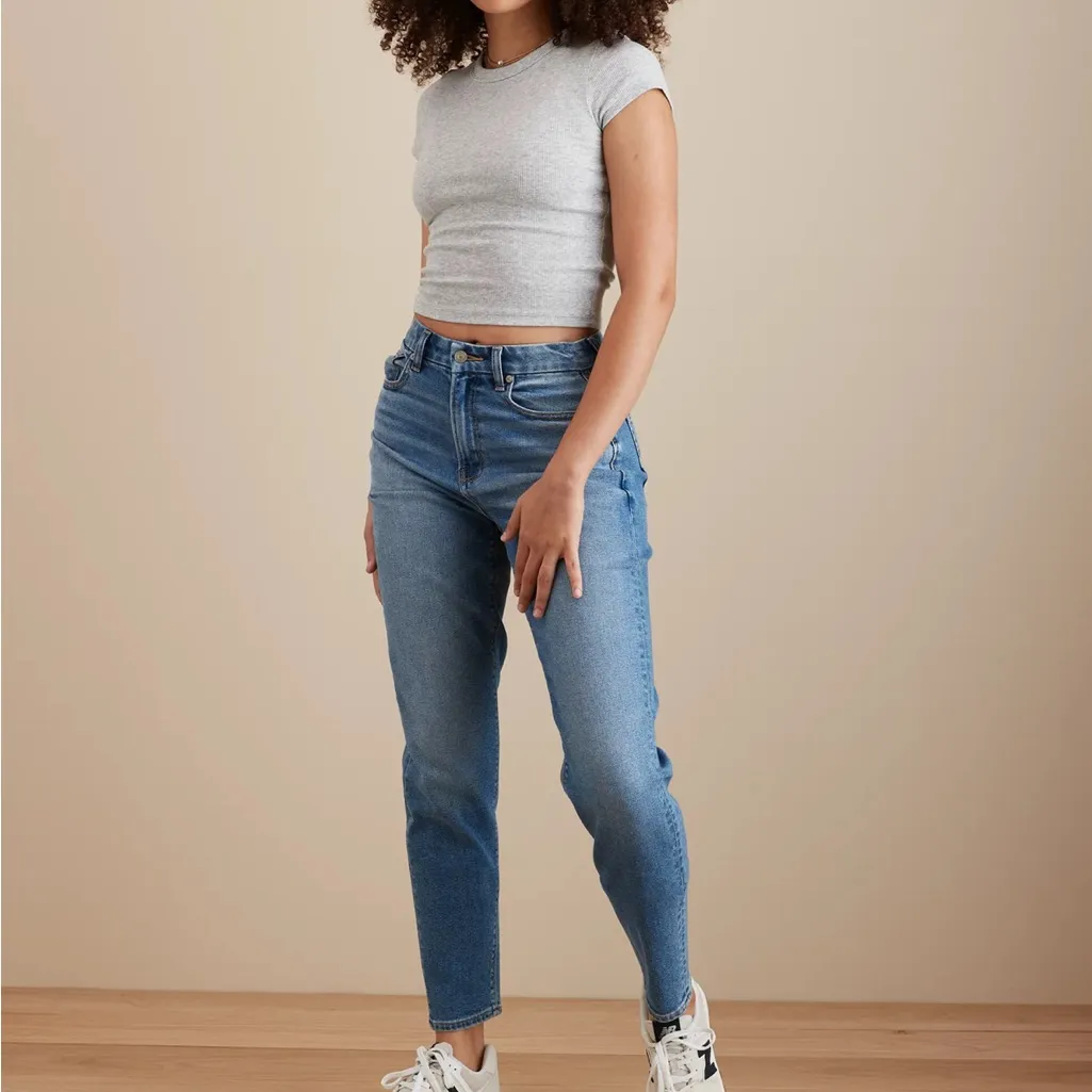American Eagle High Rise Mom Straight Jeans - Image 3