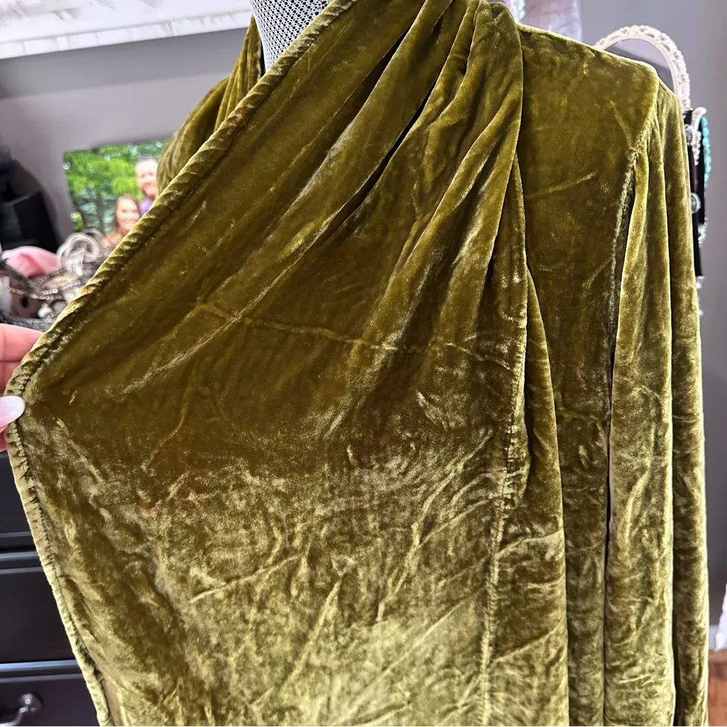 Kathleen Sommers Boutique Dijon Silk Velvet Open Cardigan Medium – Quiet Luxury Green - Image 4