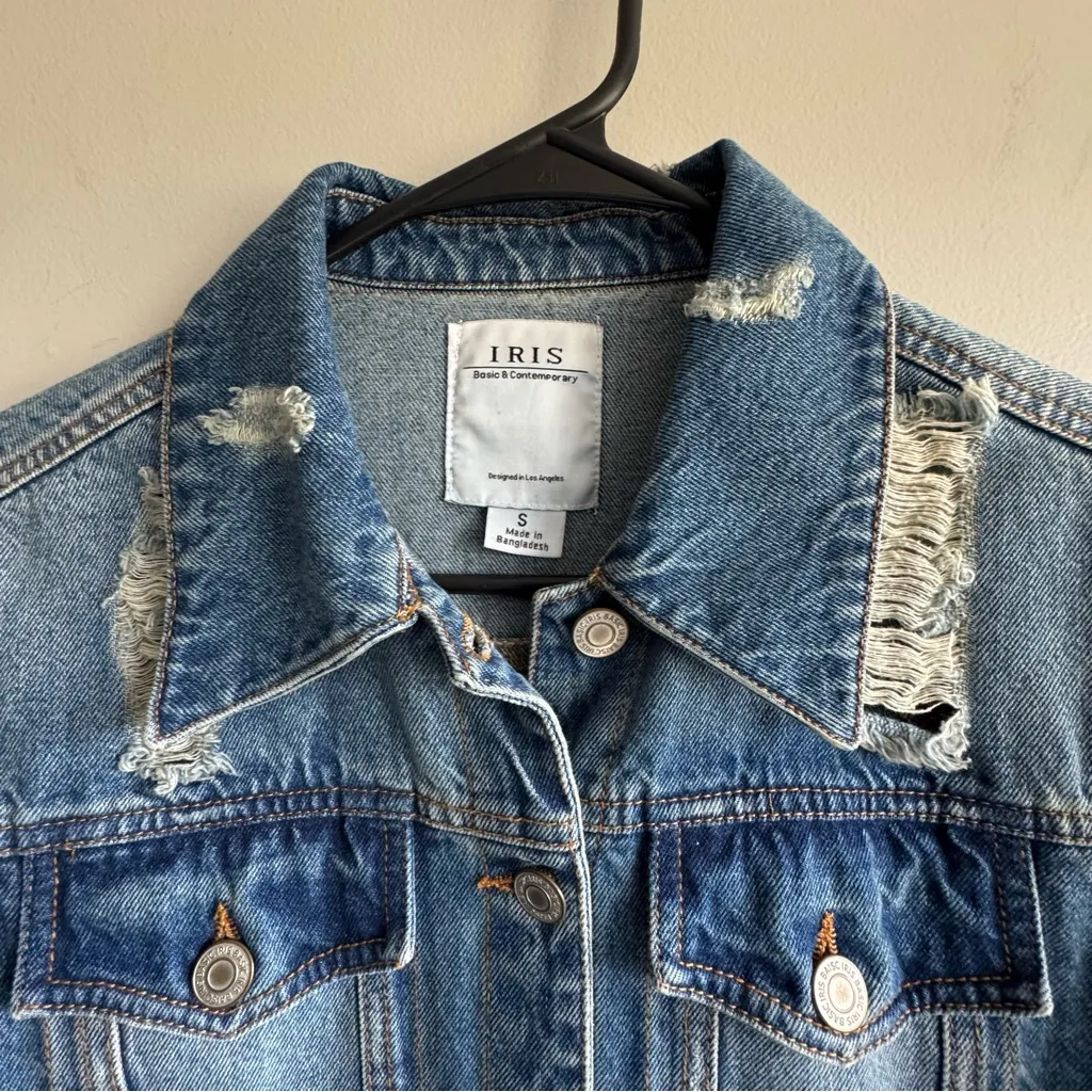 Iris  Basic & Contemporary Denim Distressed Jacket Women’s Size Small - Image 6