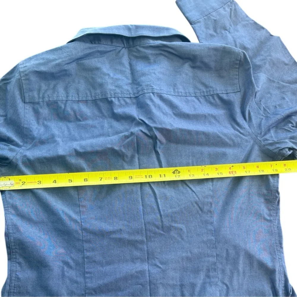 Ellen Tracy Women’s Blue Button Up Shirt Long Sleeve No Iron Top Size Medium - Image 4