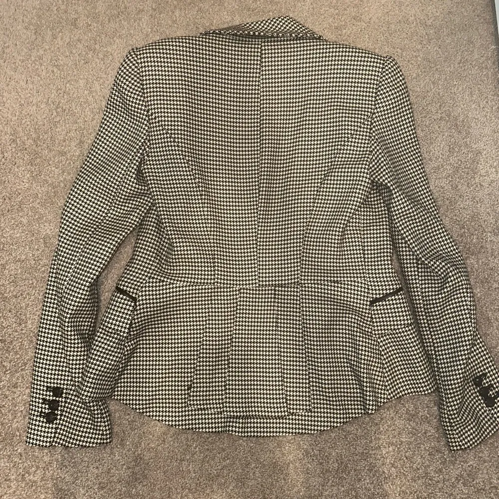 White House Black Market Houndstooth Blazer - Image 3