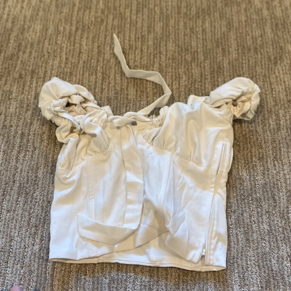 I am gia  white top - Image 2