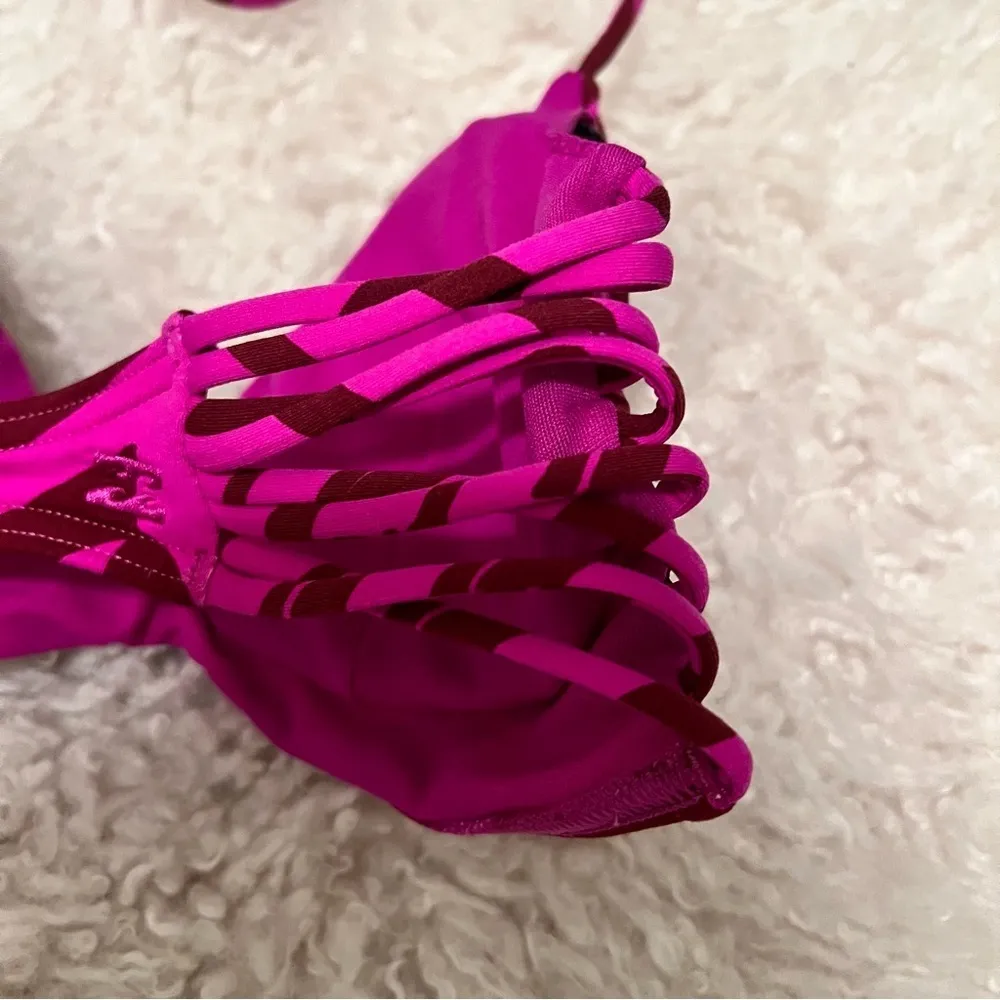 ⭐️  Billabong Pink Patterned Triangle Cutout Bikini Swim Top Size Small EUC - Image 5