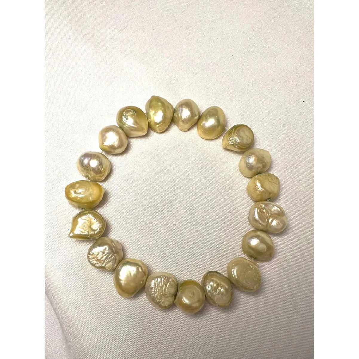 Vintage beautiful ivory yellow faux pearl string bracelet - Image 2