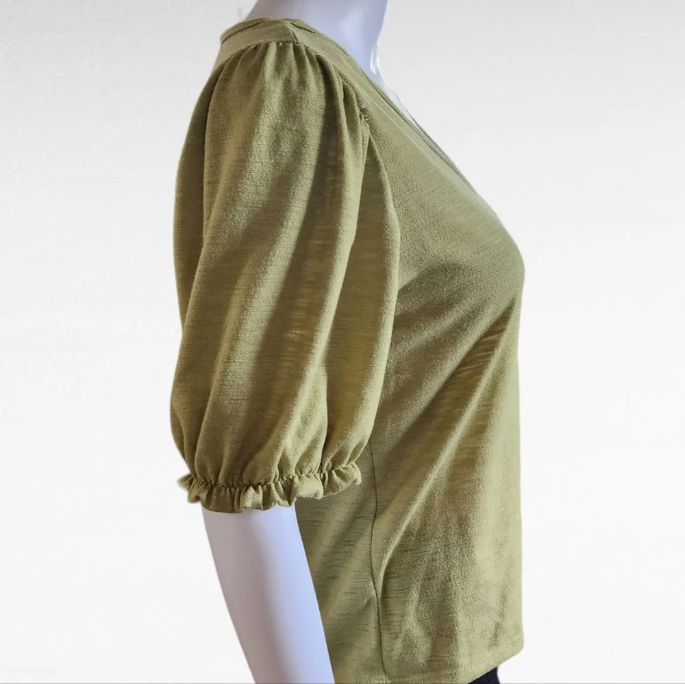 LC Lauren Conrad Vintage Olive Vneck Puff Sleeve Knit Top Size Small - Image 3