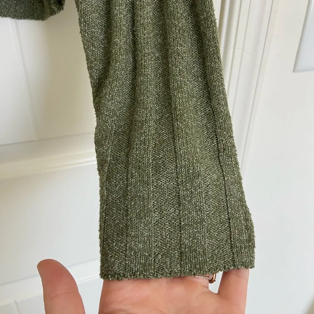 EUC | Rue 21 Women’s v-neck stripe ribbed sleeve sweater — ‎ medium - Image 3