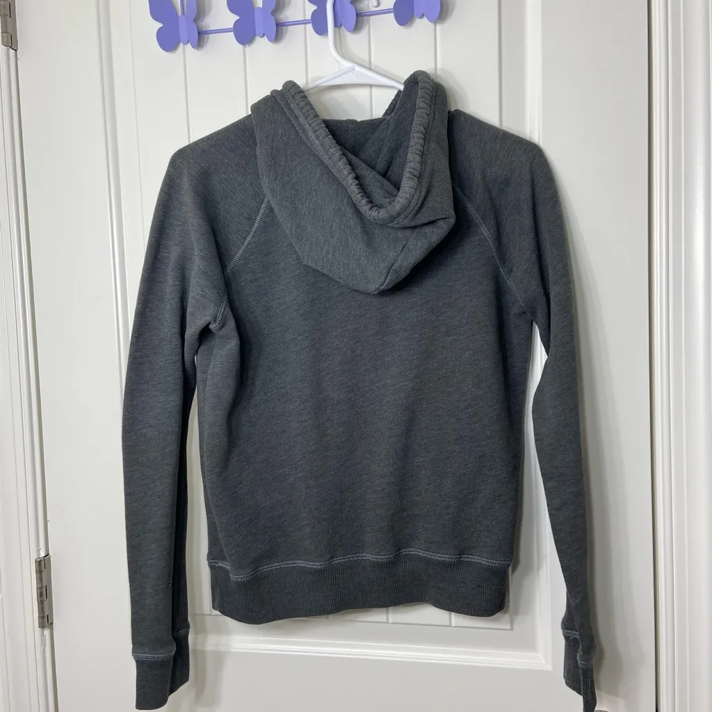 Hollister‎ women’s gray embroidered patch decal pullover hooded sweatshirt small - Image 7