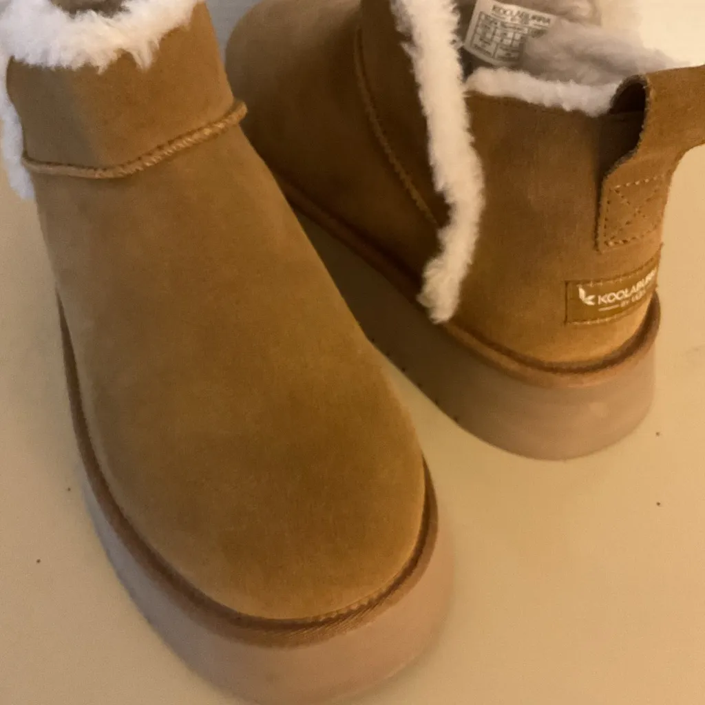 Koolaburra by Ugg women suede platform koola short mini boots size 10 Brown - Image 12