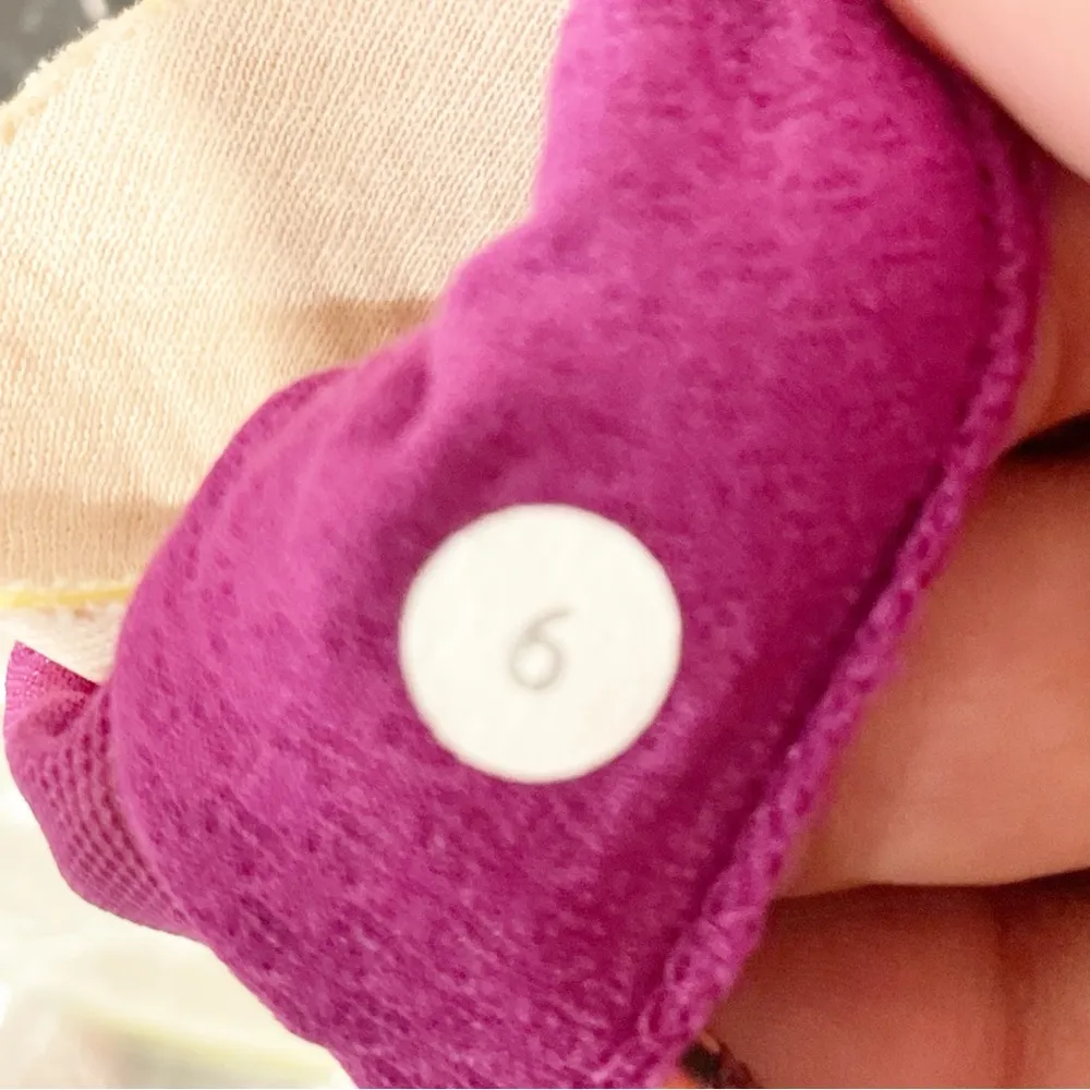 Lululemon Size 6 Free To Be Strappy Striped Padded Sports Bra - Image 4