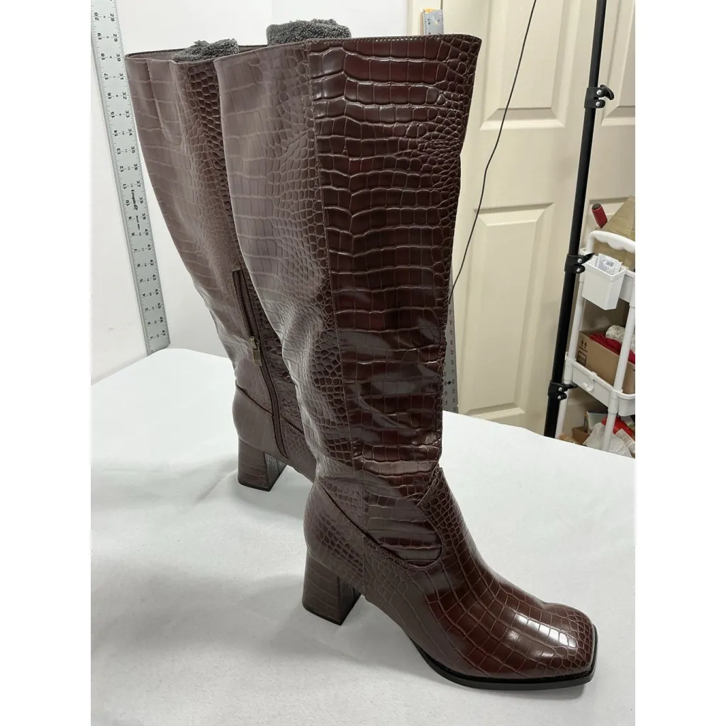 Womans Suedi Knee High Boots Brown Croc Faux Leather 8.5 Blk Heel 1/2 Zip NWOT - Image 2