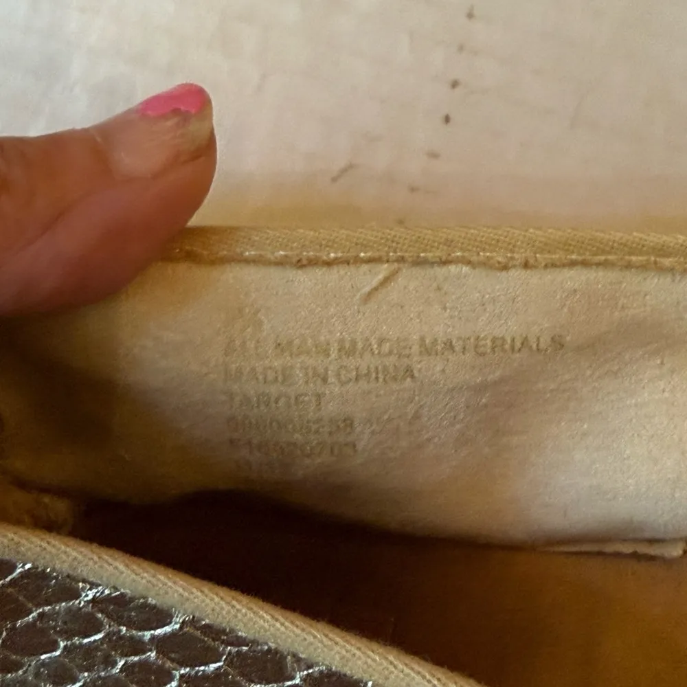 Dolce Vida Women's slip ons Gold Size 8.5 - Image 3