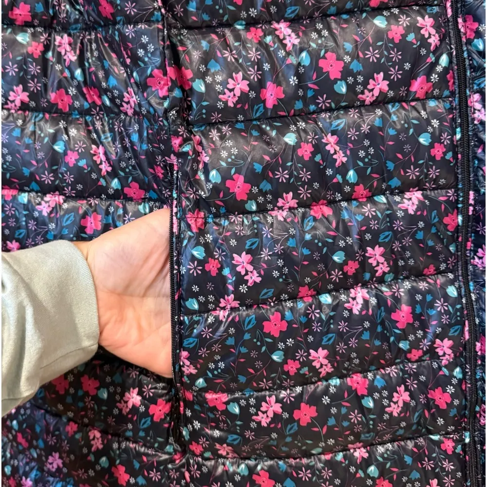 Woman Within floral navy packable puffer vest plus size 2X. Excellent condition! - Image 4