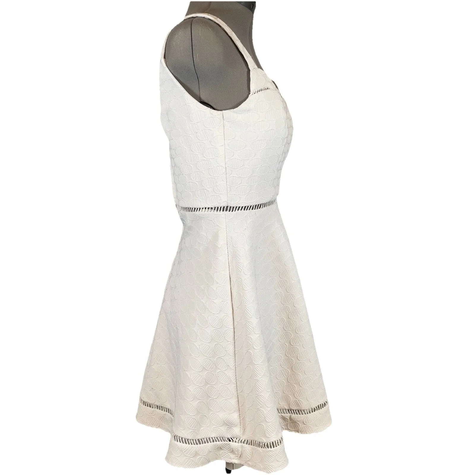 B. Darlin Dress Sz 2 White Textured Sleeveless Tank Cutout Fit Flare Mini Summer - Image 4