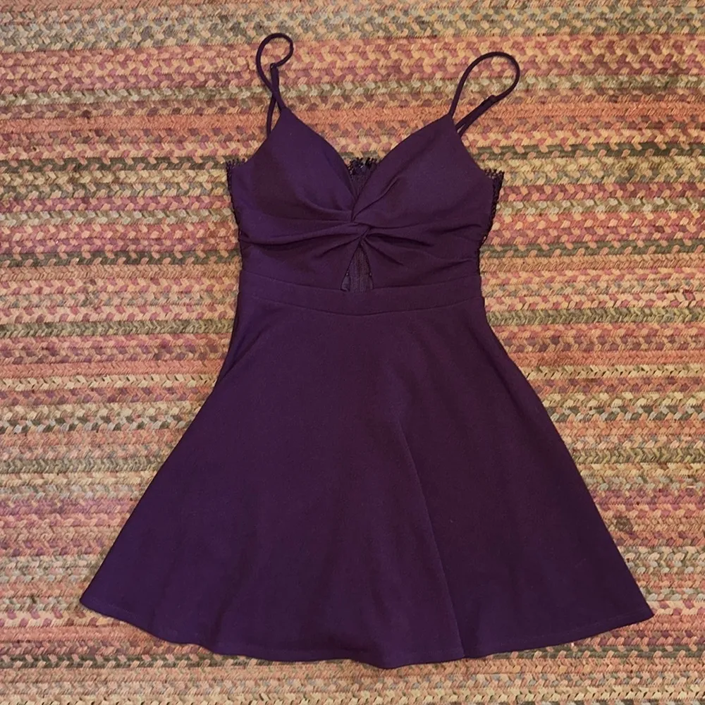 PURPLE V NECK CUT OUT LACE DETAIL FIT & FLARE DRESS Size undefined - Image 8