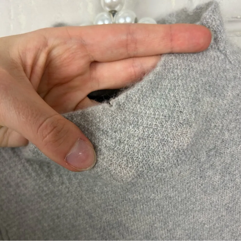 Saks Fifth Avenue Grey Ribbed Cashmere Knit Sweater Size M - Image 7