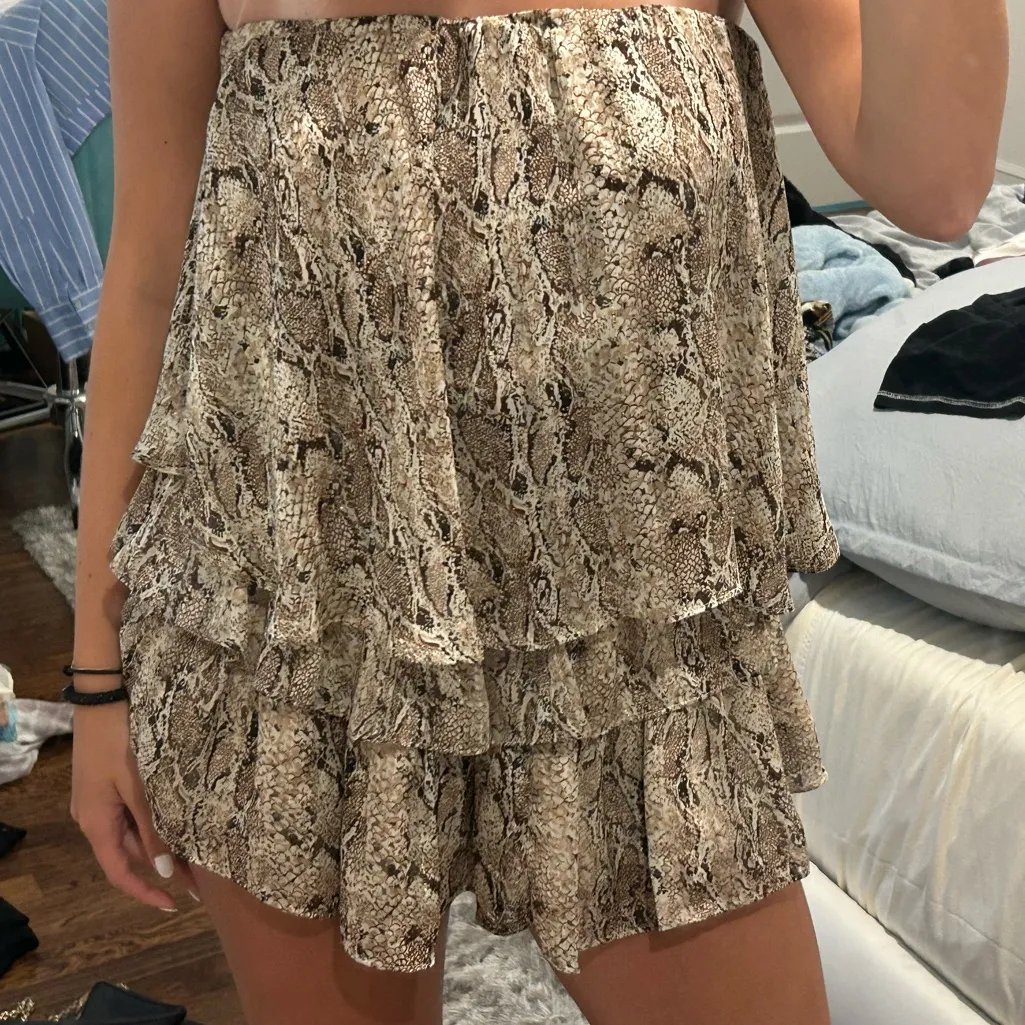 Eesome Snake Print Strapless Romper Brown Size M - Image 4