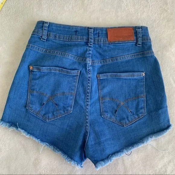 𝅺Bluesteel denim HIGH WAIST denim Jean shorts size 24 BLUE raw hem STRETCHY NEW - Image 2