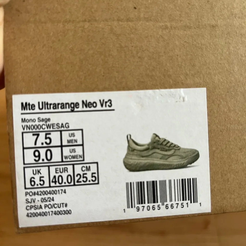 Vans UltraRange Neo VR3 Shoe
Women 9.0US Mens 7.5US - Image 12