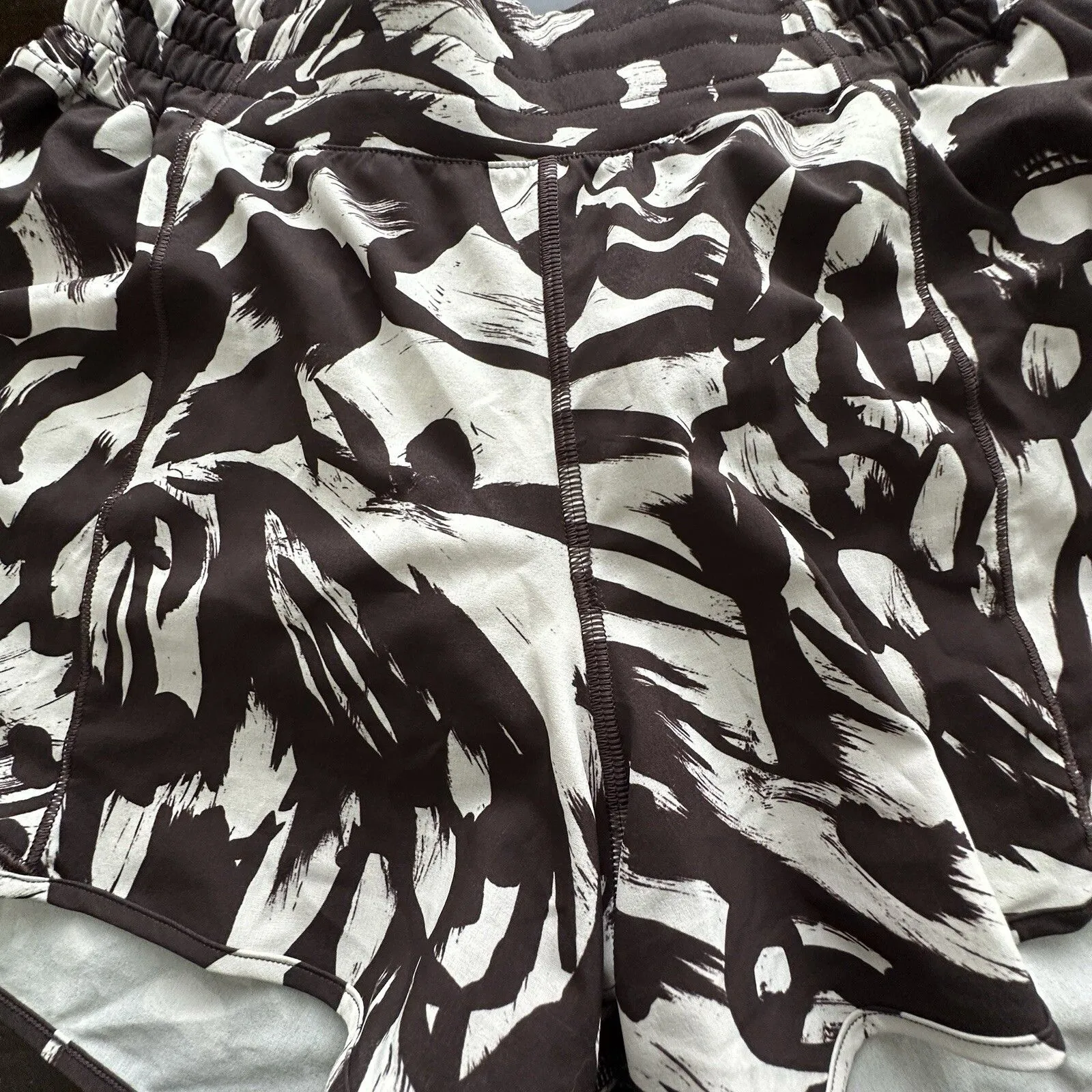 Lululemon 8 Hotty Hot HR Short 4" Lined Monarch Bloom Bone Espresso - Image 8