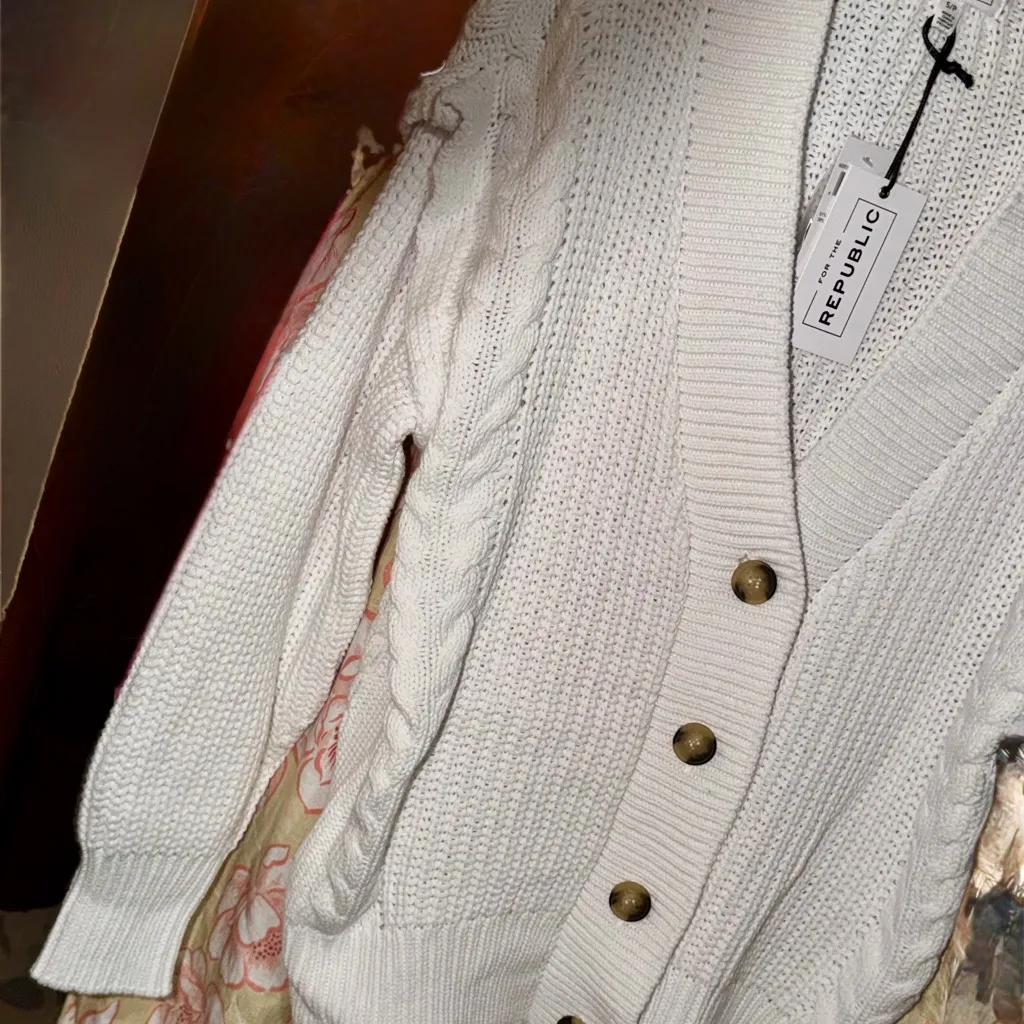 For The Republic Off-White Button-Up Knit Cardigan V-Neck Long Sleeve Sz S NWT - Image 5