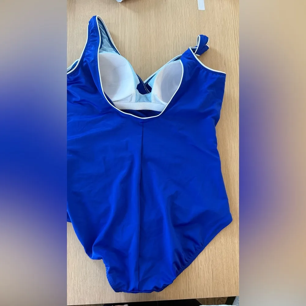 Miraclesuit Horizon One Piece Swimsuit Size 16 Blue White Tummy Control 1763 - Image 6