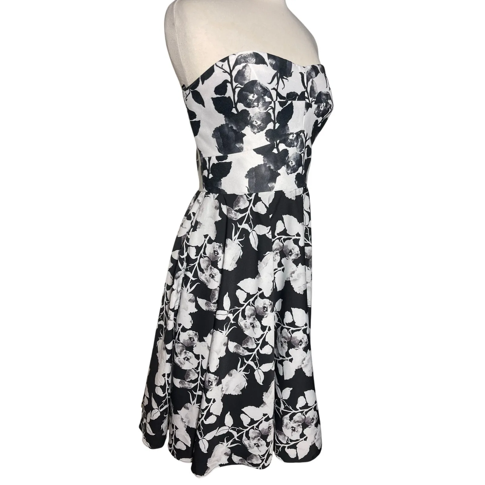 ANTHROPOLOGIE HUTCH Strapless Black and White Rose Fit and Flare Dress - Image 2