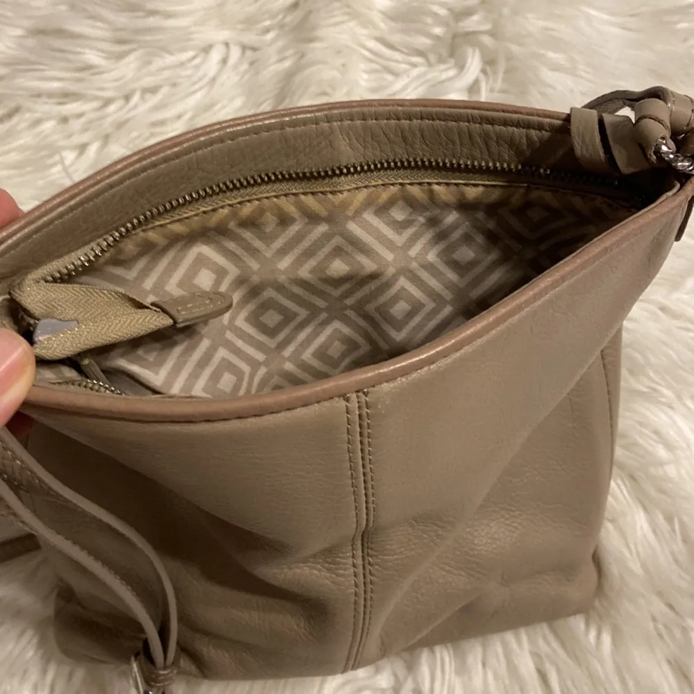 BRIGHTON F241713 PURSE SOFT LEATHER COLOR GRAY/BEIGE WITH LOTS OF POCKETS - Image 10
