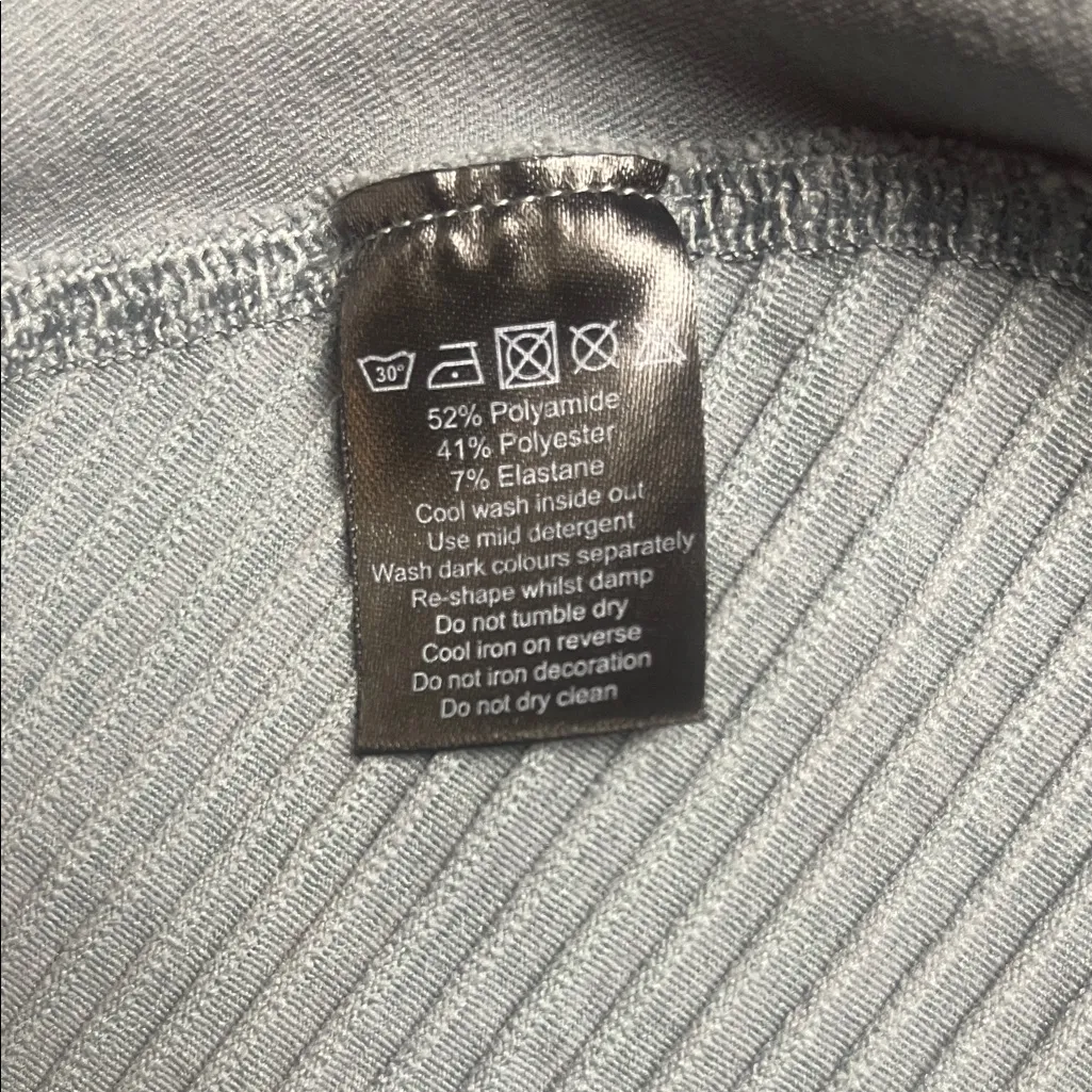 Alphalete Women's Light gray Crop Top - Image 5