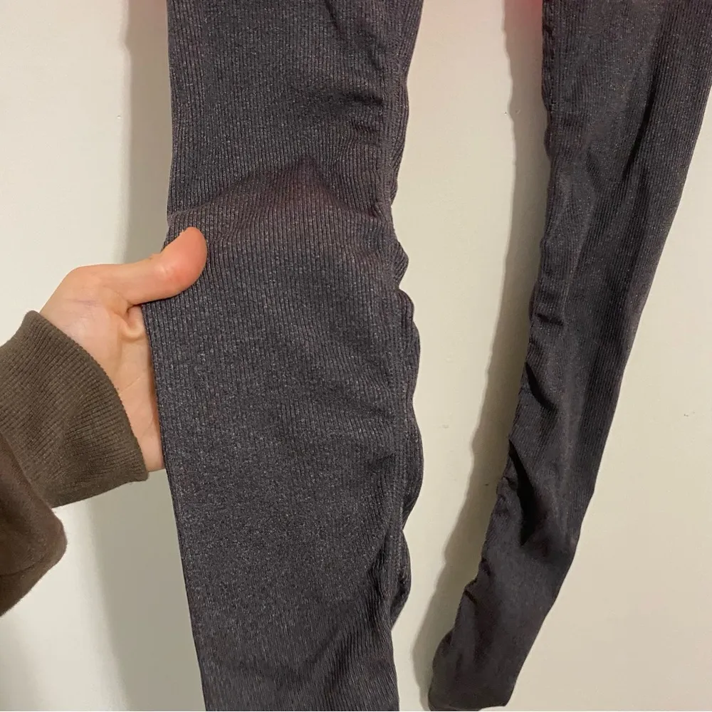 Alo Yoga Goddess Leggings Hot Pink and Gray size Small - Image 5