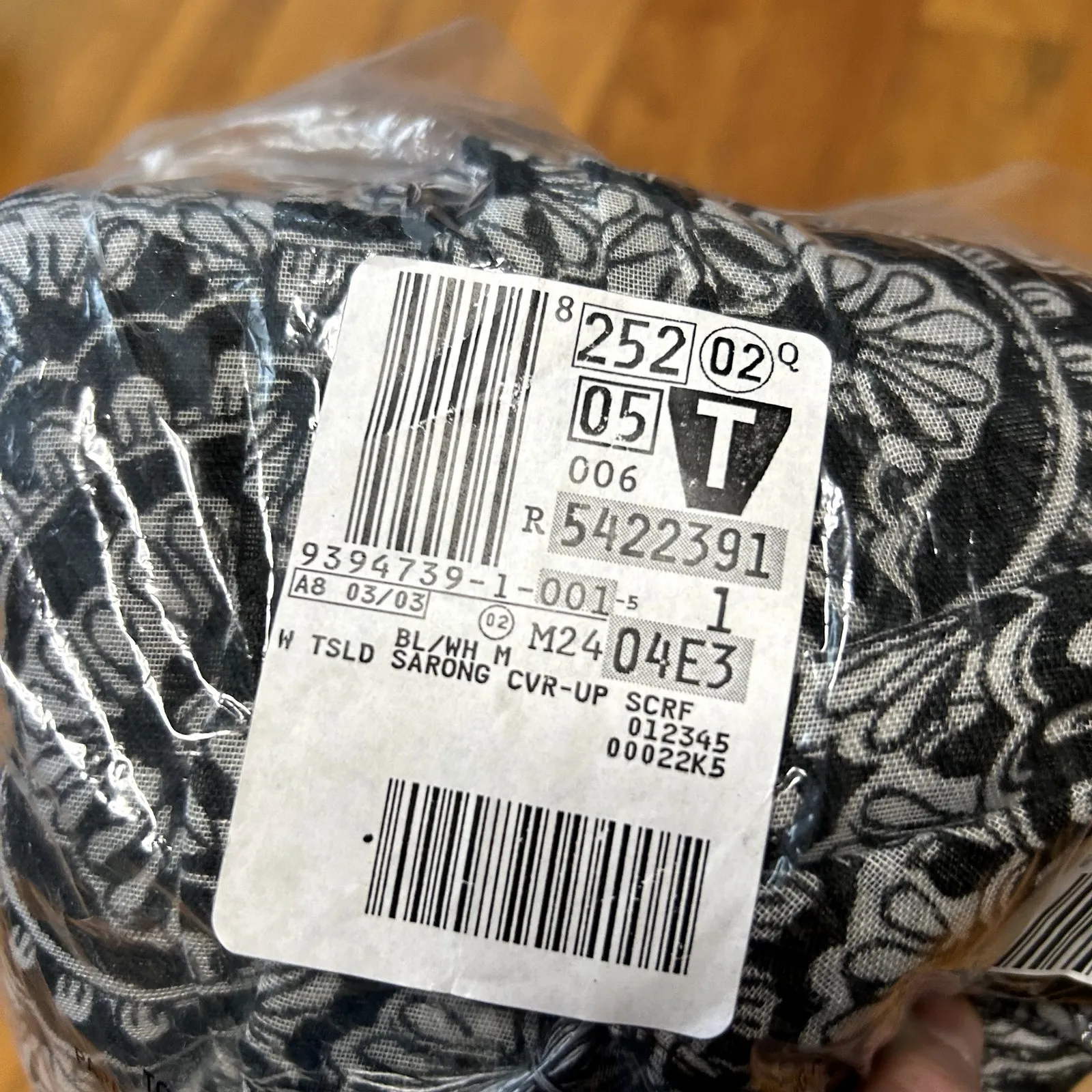 Lands End Black White Medallion Print Sarong Oblong Scarf Tassel NWT - Image 6