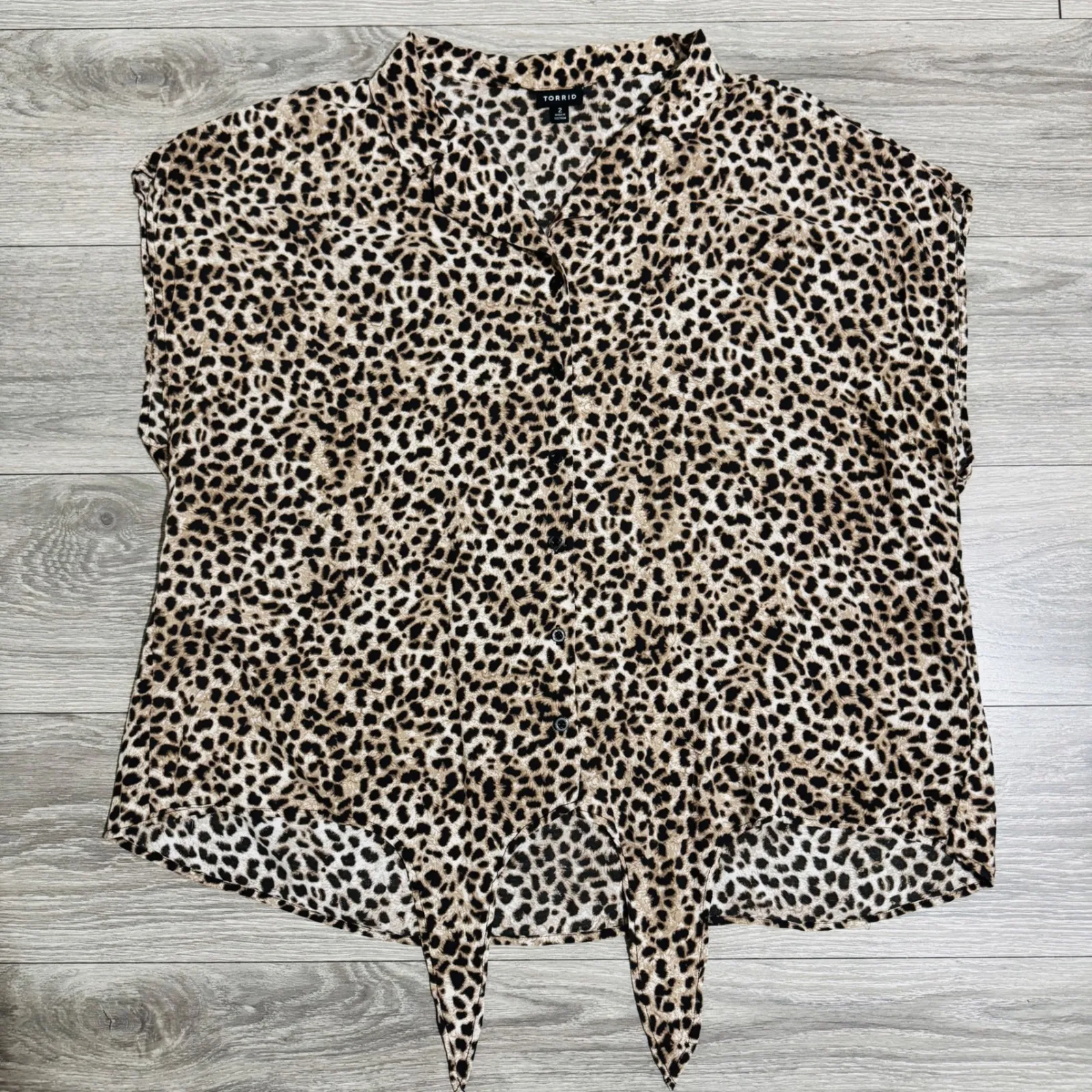 TORRID Leopard Print Button Front Challis Tie Front Shirt Womens Size 2 Rayon - Image 7