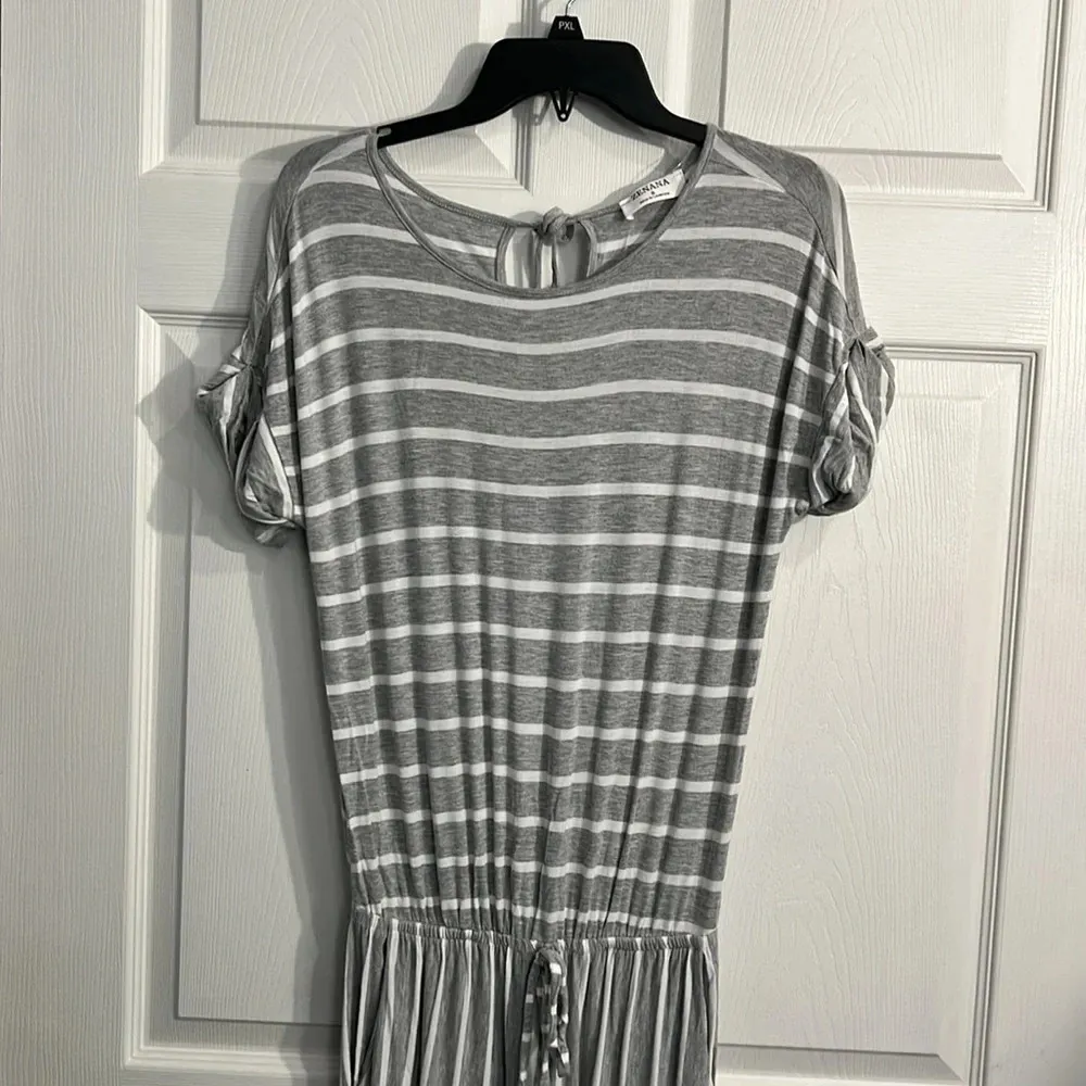 Zenana Gray and White Striped Romper - Size small - Image 3
