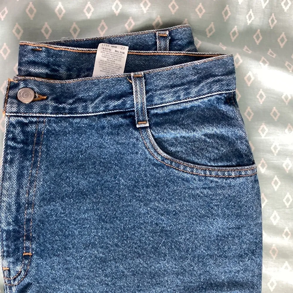 Gitano jean shorts. Size 18 petite. Dark blue in color. - Image 3