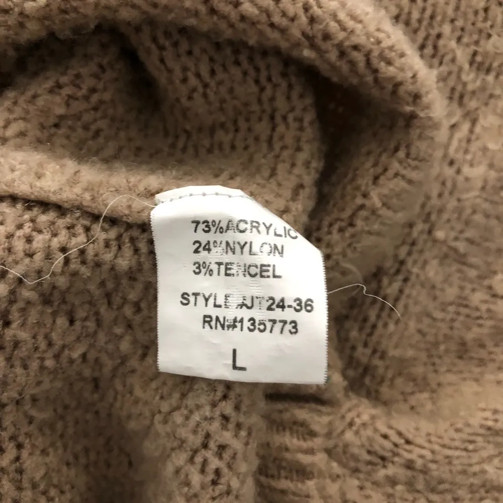 🆕 Fuzzy Cropped Sweater Size L - Image 4