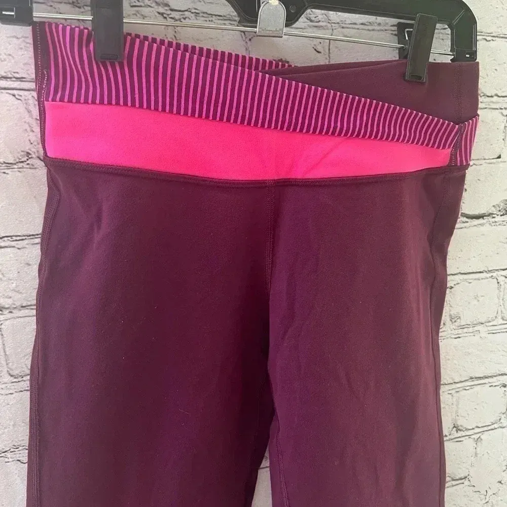 Lululemon Burgundy Red and Pink Boot Cut‎ Style Leggings Size 8 - Image 4