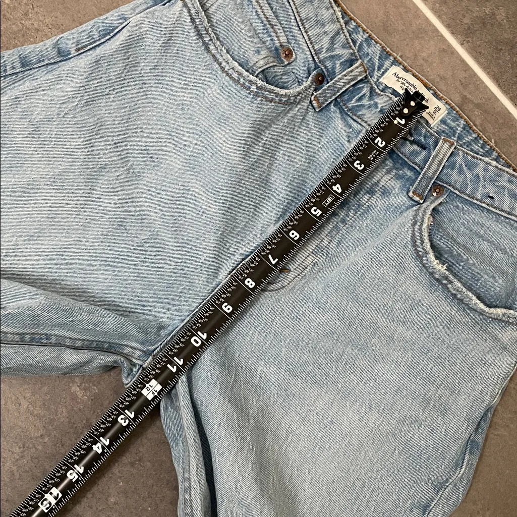 Abercrombie & Fitch Curve Love High Rise 90s Relaxed Jean size 26X33 - Image 6